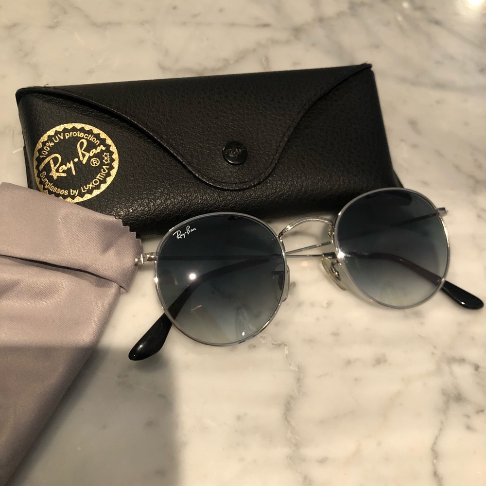 Silver round ray bans